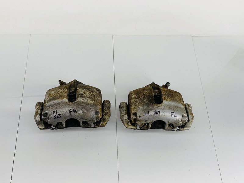 05-18 VOLKSWAGEN JETTA FWD FRONT RIGHT & LEFT ABS BRAKE CALIPER SET OF 2 OEM
