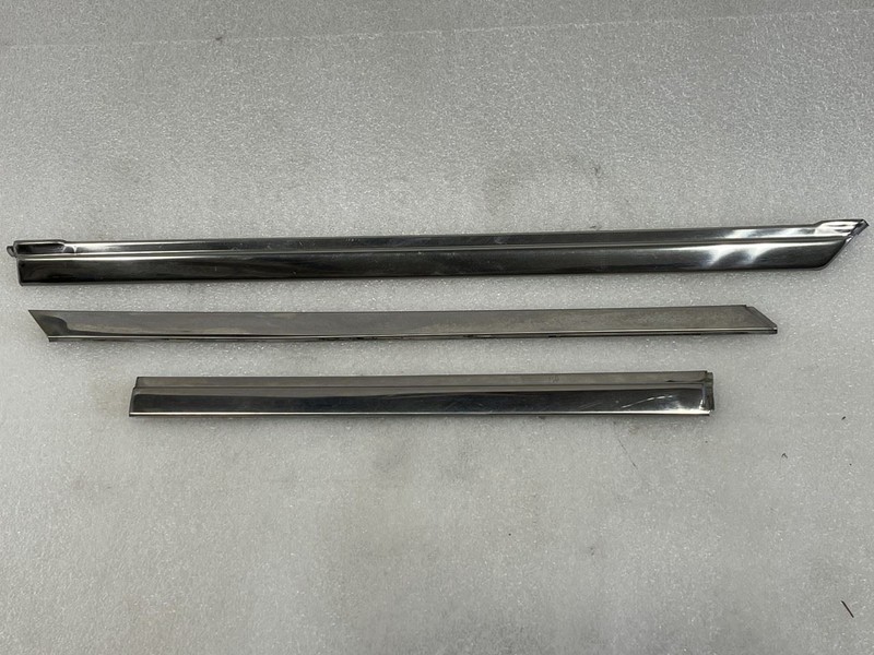 1987 1988 1989 1990 1991 JEEP GRAND WAGONEER LEFT FRONT DOOR WINDOW TRIM MOLDING