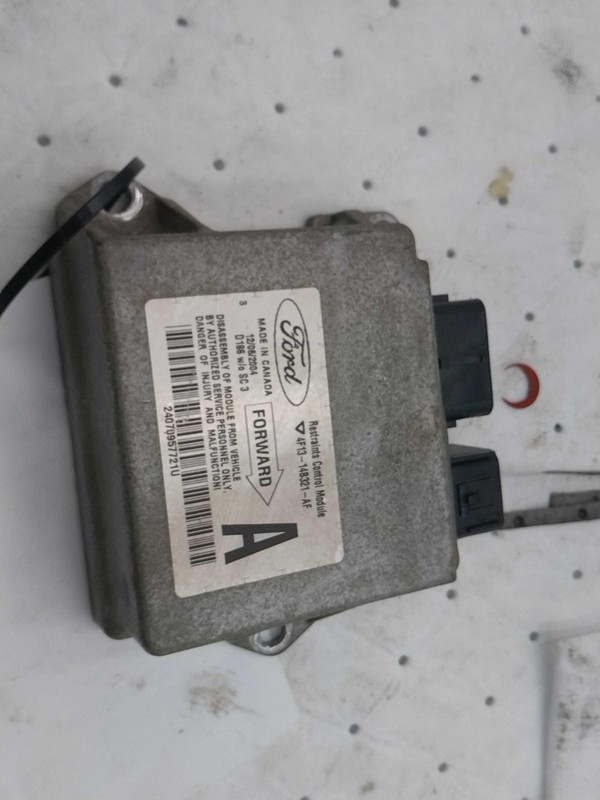 Used Air Bag Module fits: 2005 Ford Taurus Air Bag front behind center dash w/si