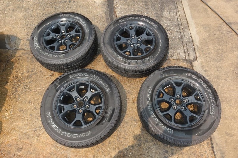 2018-2023 Jeep Wrangler JL OEM Willys Black Wheels Set 6BZ392XFAB 17x7.5