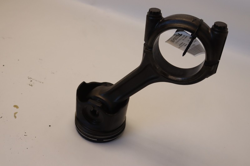08-17 FREIGHTLINER CASCADIA 125 14.8L DETROIT DD15 PISTON W/ CONNECTION ROD OEM