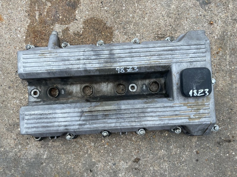 96-99 BMW E36 M44 1.9L engine CYLINDER HEAD VALVE COVER OEM
