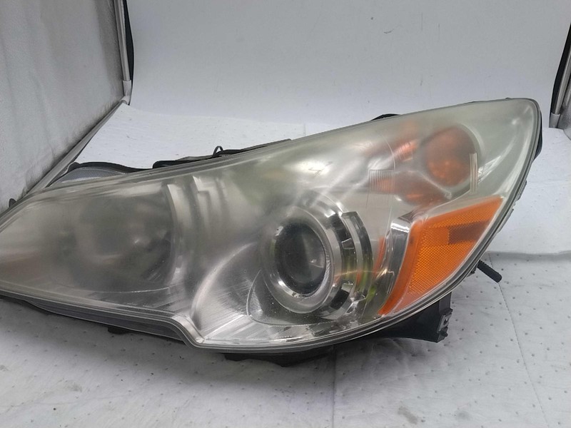 2012 Subaru Legacy Right Headlight Assembly Silver OEM 149975 Used 166K Miles