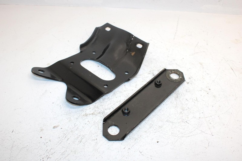 83 Yamaha Excel Iii Ec340g Oem Engine Mount Plate Set 8G8-21411-00-00 SY7