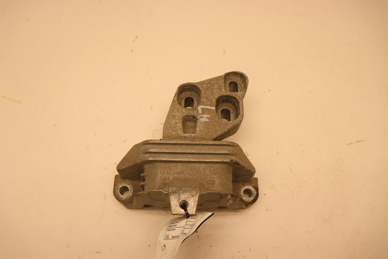 2014-2020 MERCEDES CLA250 C117 A/T TRANSMISSION UPPER SUPPORT MOUNT BRACKET OEM