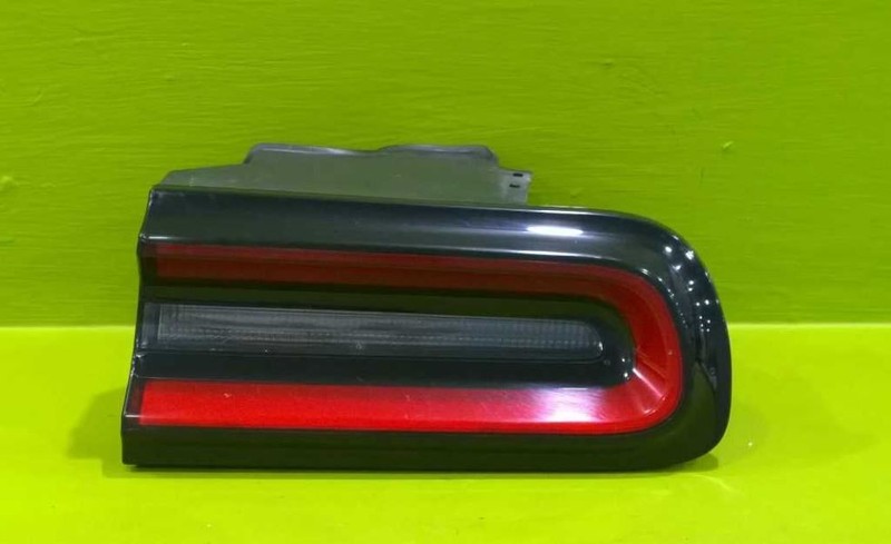15-22 CHALLENGER PASSENGER RIGHT OUTER TAILLIGHT LAMP OEM 3465-102