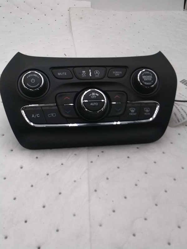 Used A/C Selector Switch fits: 2019 Jeep Cherokee temperature control w/dual zon
