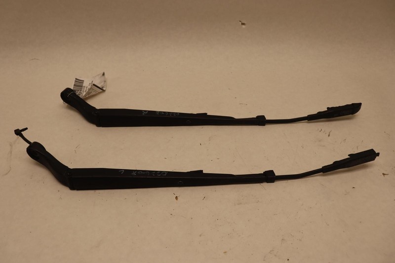 2007 GMC YUKON FRONT LEFT & RIGHT WINDSHIELD WIPER ARM PAIR OEM