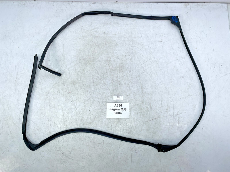 β
04-09 OEM Jaguar XJ8 Rear Right Passenger Side Door Weather Seal Rubber