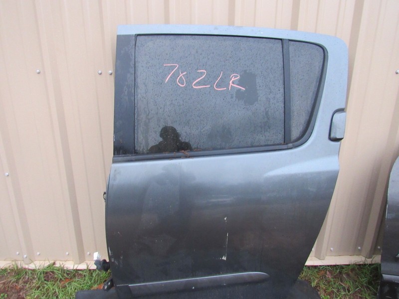 04-15 NISSAN ARMADA LEFT DRIVER REAR DOOR ASSEMBLY w/ MOULDING GRAY K11