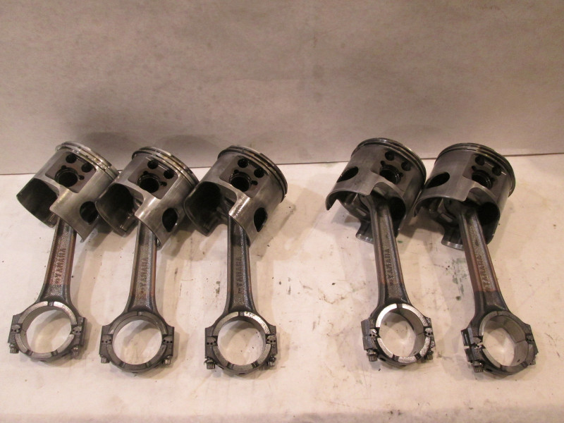 69L-11650-00-00 Yamaha VZ225HTLR 3 Port And 2 Stbd Pistons And Connecting Rods