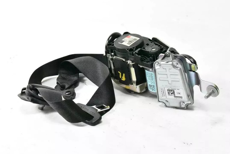 10-14 Mercedes W218 CLS550 E350 Front Left Driver Side Seat Belt Black OEM
