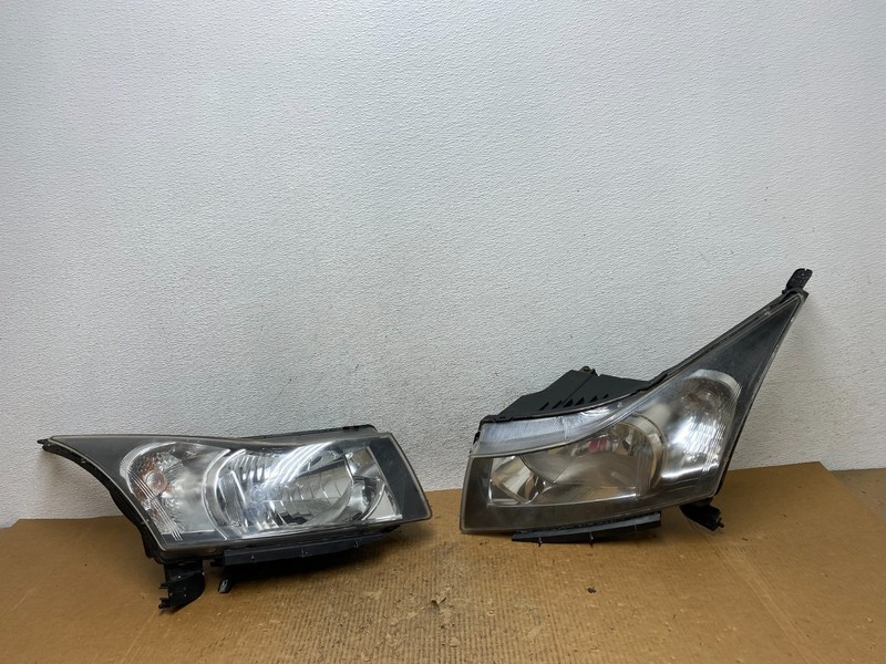 2011 to 2015 Chevrolet Cruze Halogen Left+Right Set Headlights AE2791 DW