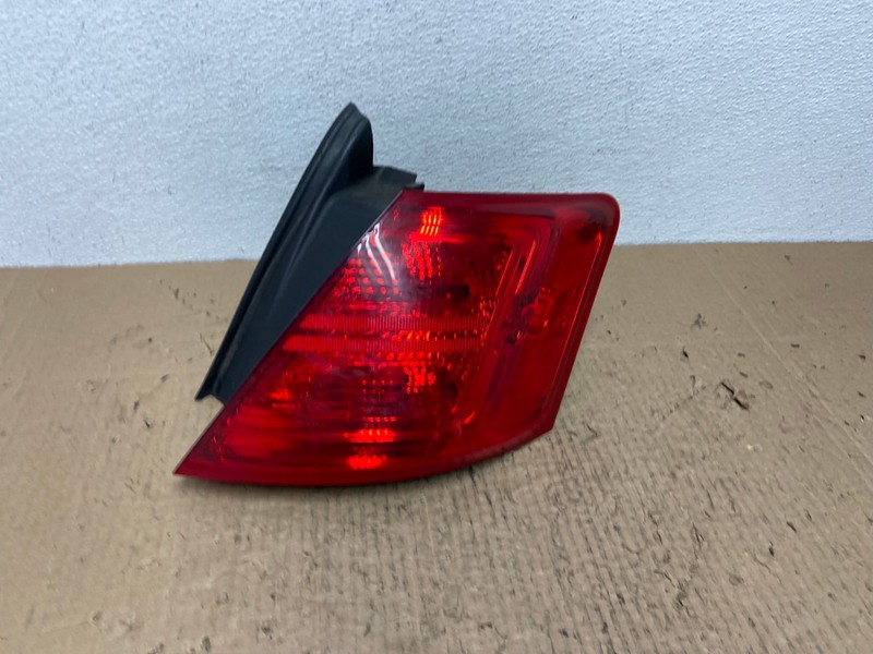 2014 to 2018 Ford Taurus Interceptor Right Passenger RH Tail Light OEM AC4178 LK