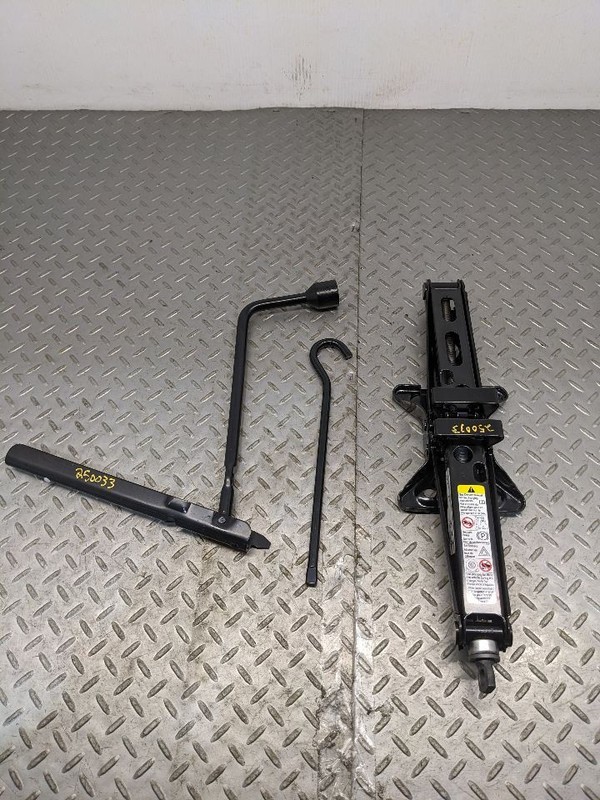 10-17 CHEVY EQUINOX GMC TERRAIN EMERGENCY SPARE TIRE JACK KIT WITH TOOLS 1153705