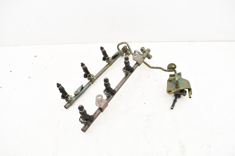 2003-2005 Nissan VQ35DE 350Z Fuel Rail With Injectors OEM KW62