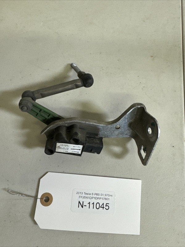 12-20 TESLA MODEL S X FRONT LEFT SUSPENSION HEIGHT LEVEL SENSOR OEM 11045 B61
