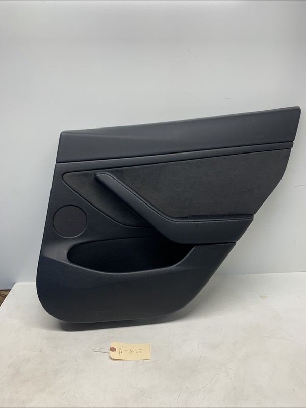 TESLA MODEL 3 REAR RIGHT DOOR PANEL CARD BLACK 3137 C1
