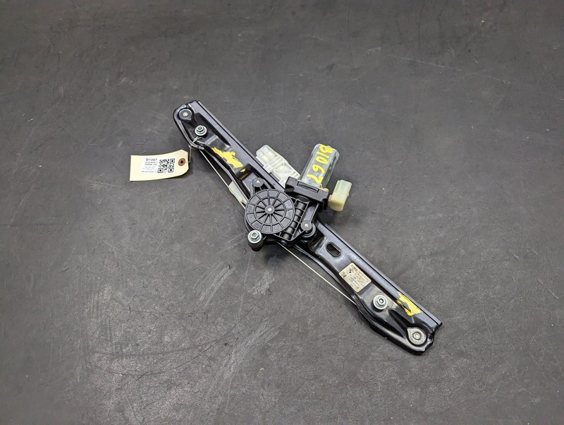 Rear Right Door Window Regulator 2018 BMW 330i 51357281888 2017 2019