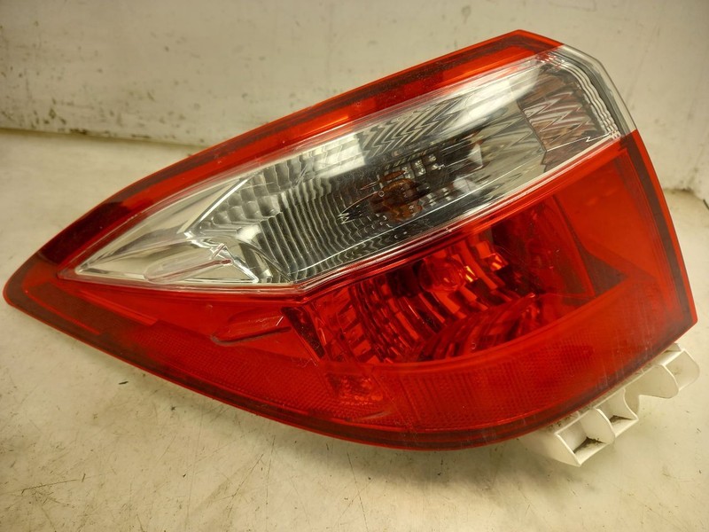14 15 16 TOYOTA COROLLA LE DRIVER LEFT TAIL LIGHT