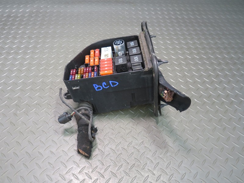 2006-2012 BENTLEY FLYING SPUR ENGINE BAY FUSE BOX RELAY JUNCTION MODULE UNIT
