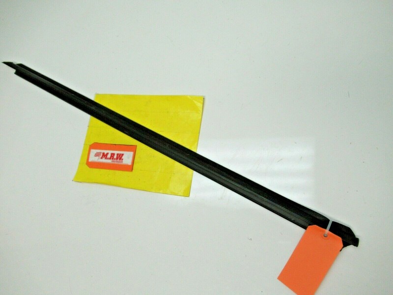 DOOR MOLDING TOP OUTER GLASS WINDOW PANEL SEAL LEFT DRIVER for 00-05 MR2 SPYDER