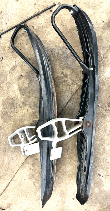 Polaris Switchback Assault 800 skis ski set & carbide wear bars GOOD SHAPE!