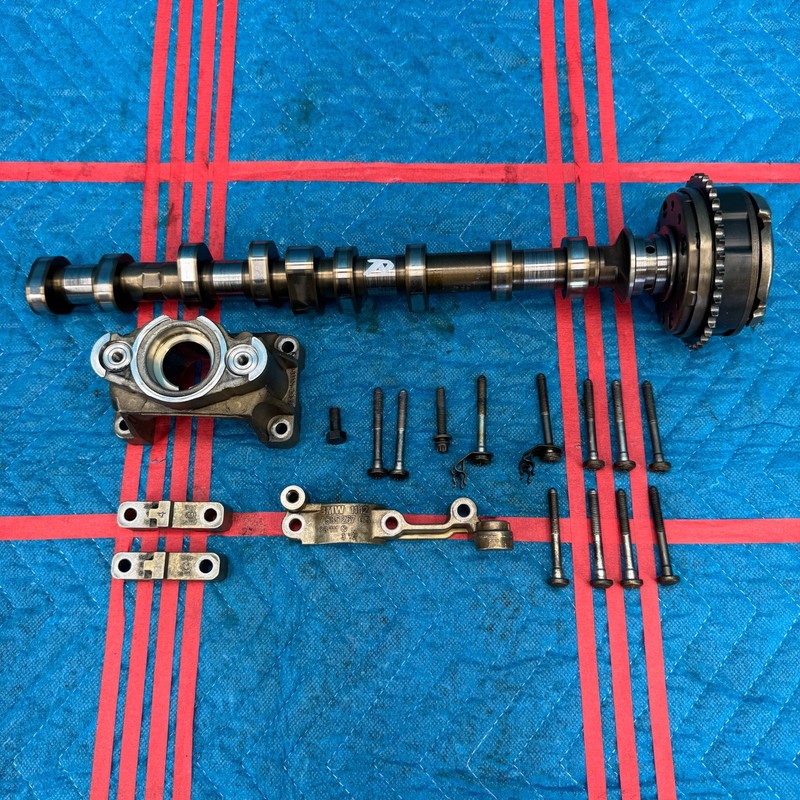2012–2016 BMW 328i xDrive F30 Right Camshaft With VVT Gear OEM 7598215