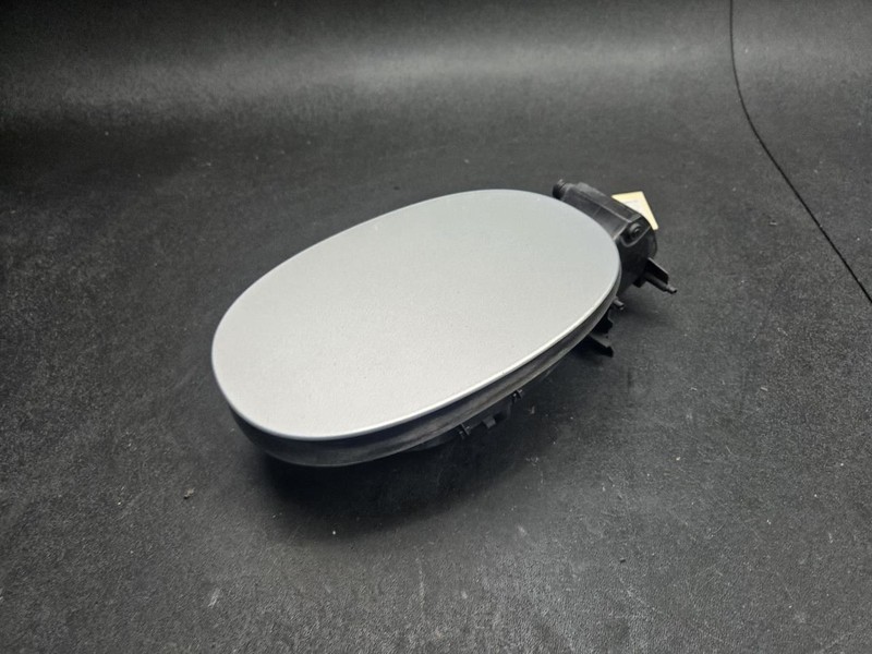 Fuel Filler Door w/ Housing 2018 Range Rover Velar LR091528 2019 - 2022