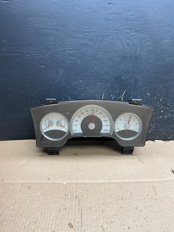 2006 Dodge Durango Speedometer Instrument Cluster Gauge Y2528 DG