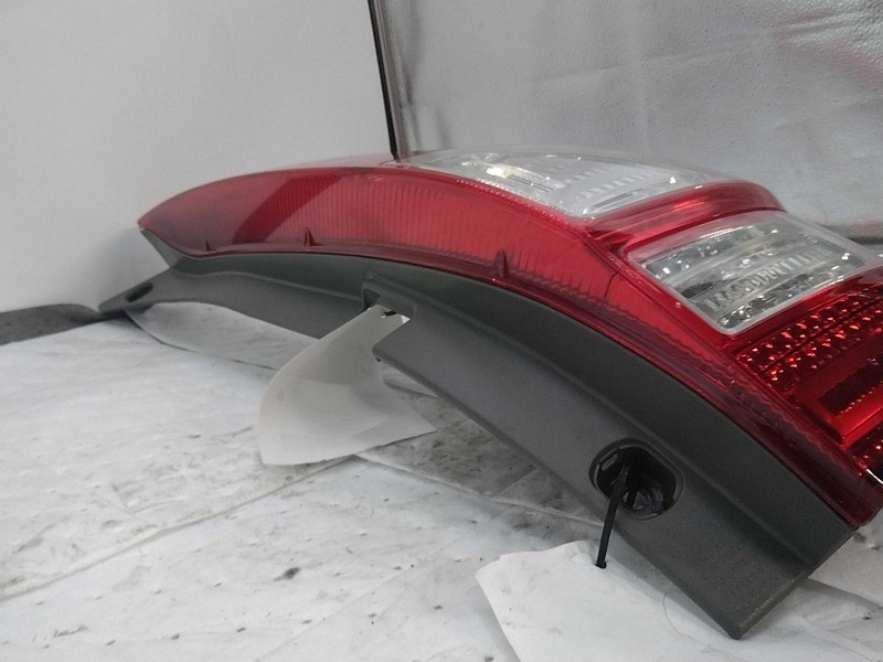Used Right Tail Light Assembly fits: 2008 Honda Cr-v Right Grade B