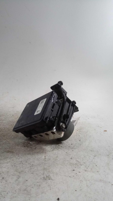 2018 GMC Acadia ABS Hydraulic Assembly OEM 72000 Mi 4WD Grey 84343135