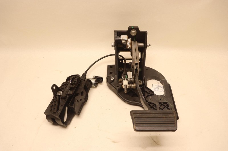 2015-2020 GMC YUKON PARK PARKING BRAKE STOP PEDAL W/ ACTUATOR OEM