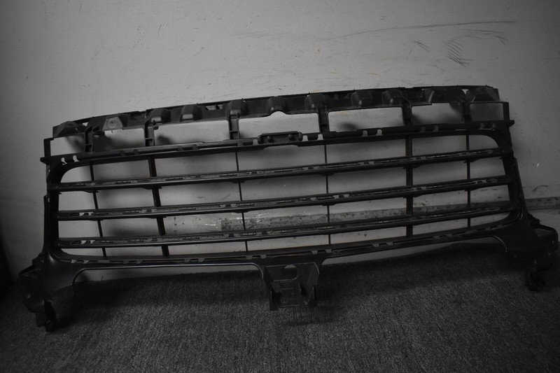 2019-2020 PORSCHE CAYENNE S CENTER GRILLE FACTORY OEM
