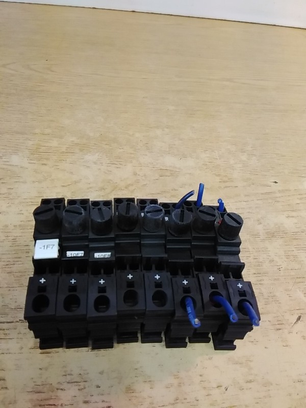 Lot Of 8 Phoenix Contact Terminal Blocks Type DT IEC 60947-7-3 24V