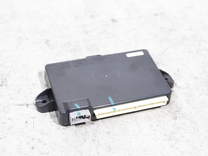 16-20 Tesla Model X REV01 Rear Left LH Falcon Door Control Module 1045490-10-D