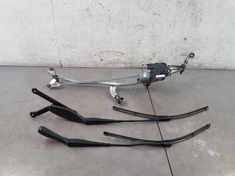 2016 Mercedes AMG C 63 S Windshield Wiper Motor / Arms #6708 S4