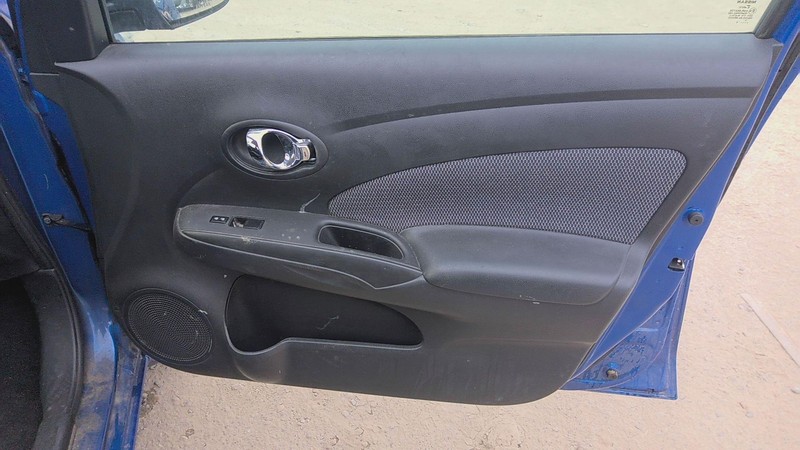 Front Door Trim Panel NISSAN VERSA Right 14 15 16 13 12