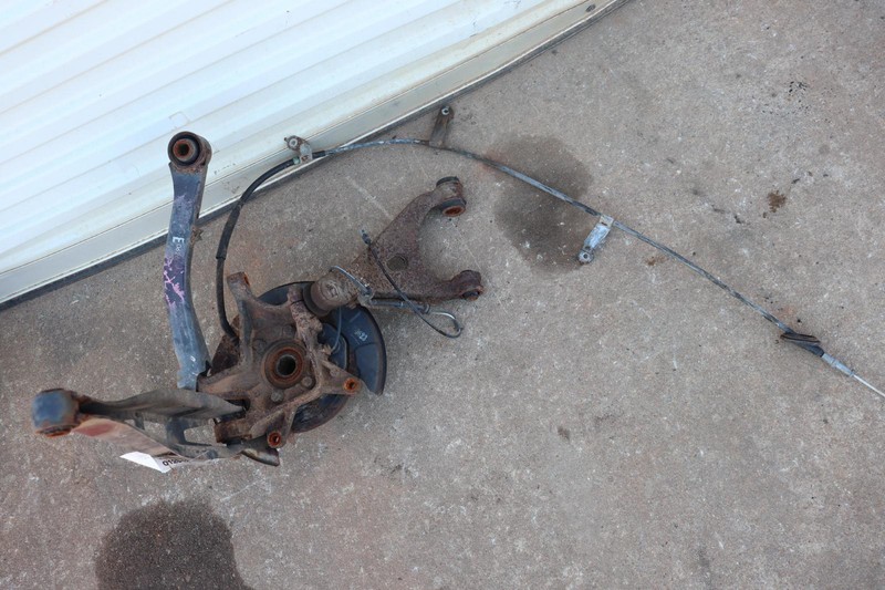 2008-2011 SUBARU IMPREZA 2.5L REAR RIGHT SPINDLE KNUCKLE HUB W/ CONTROL ARM OEM