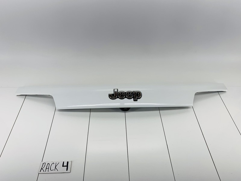 14-15 JEEP GRAND CHEROKEE REAR BACK DOOR LIFTGATE LICENSE PLATE MOLDING OEM