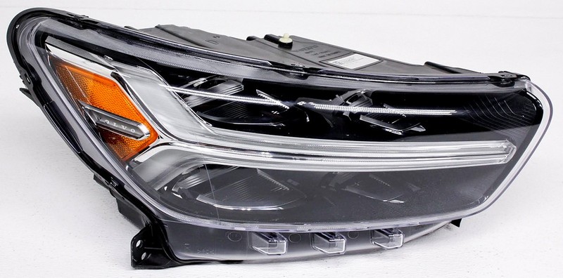 OEM Volvo XC40 Right Passenger Side LED Headlamp Tab Missing 32228287