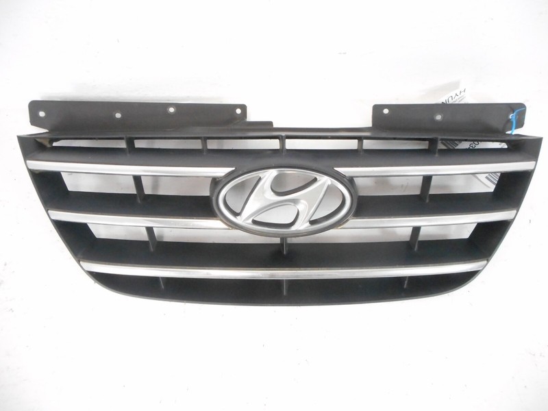 Hyundai Sonata Grille Grill Emblem Upper Bumper Mounted OEM 2009 2010