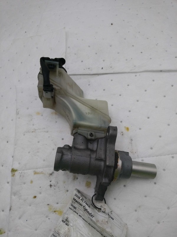 Used Brake Master Cylinder fits: 2009 Nissan Altima w/o hybrid w/o vehicle dynam