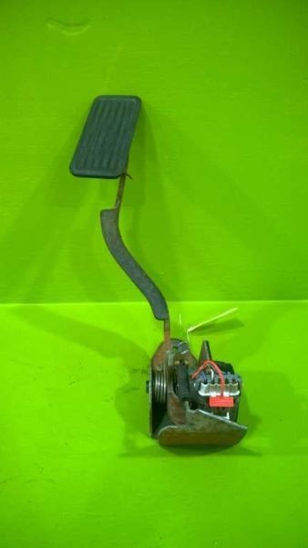 03 04 05 SIERRA 1500 GAS ACCELERATOR PEDAL OEM 3323-11