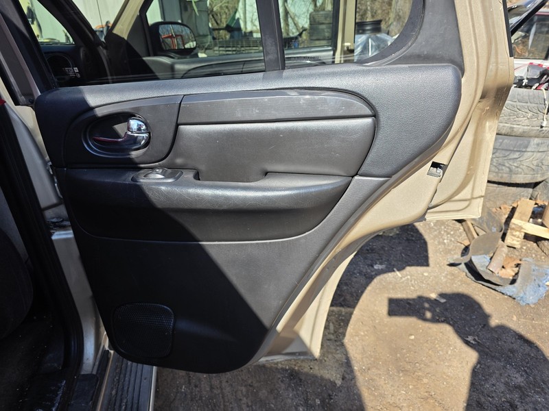 2005-2009 GMC Envoy Rear Passenger Right Door Panel Oem Tested