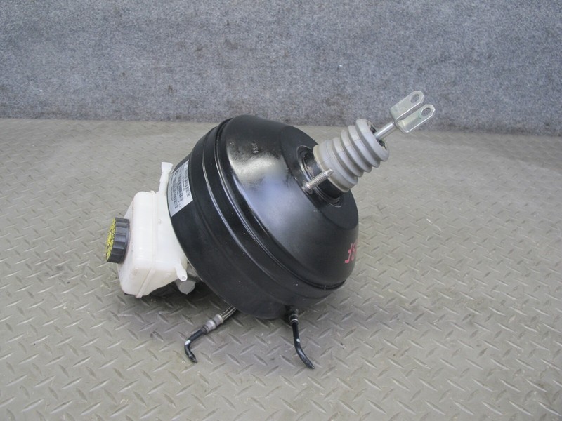 2015-2020 BMW F82 M4 BRAKE MASTER CYLINDER BOOSTER FLUID RESERVOIR