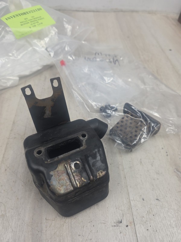 Poulan 5200 Muffler Missing Screenchainsaw part