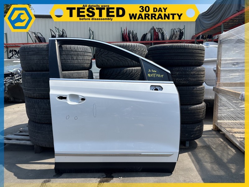 17-24 Cadillac XT5 FRONT RIGHT DOOR SHELL White G1W OEM