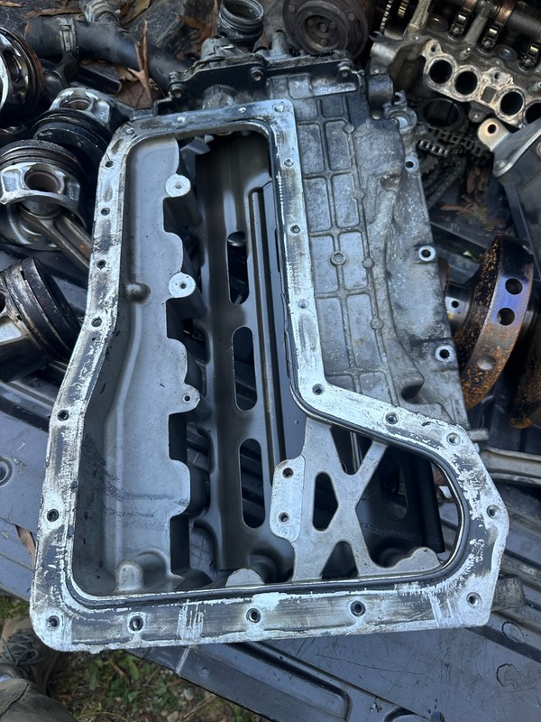 16-19 Nissan Titan XD 5.0L CUMMINS OEM UPPER ENGINE OIL PAN