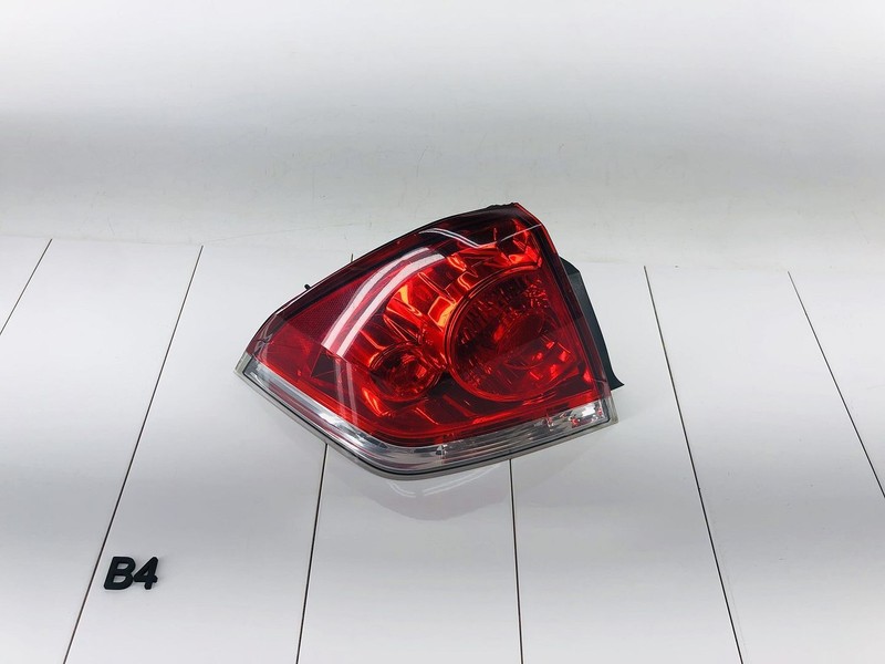 14-16 CHEVROLET IMPALA LIMITED REAR LEFT DRIVER SIDE TAIL LIGHT BRAKE LAMP OEM